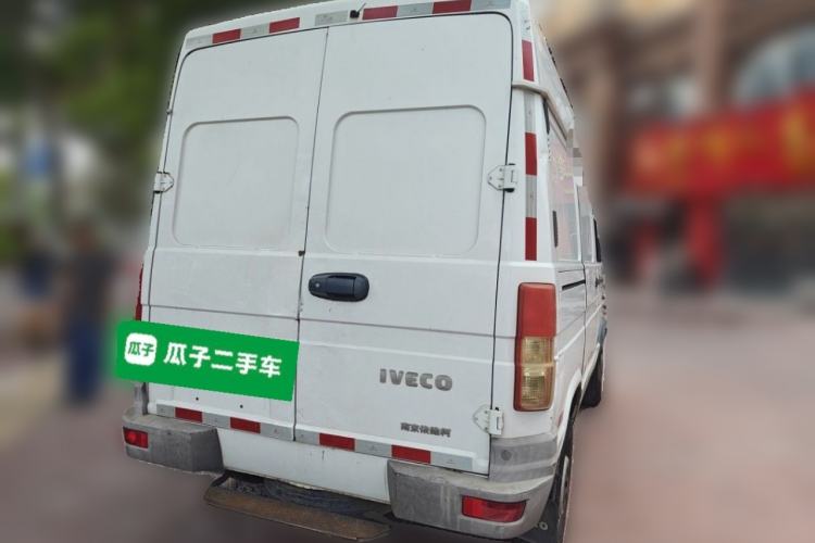 Used Iveco Daily 2017 2.8T V35 Box Truck 3 Seats 43S5 Rear Right 45 Deg
