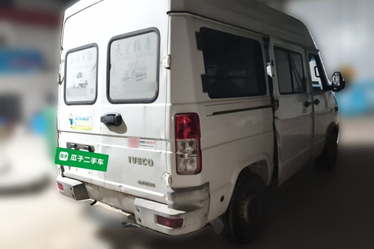 Used Iveco Daily 2017 2.5T A35 Passenger Van 5-7 Seats Model 47Z5 Rear Right 45 Deg