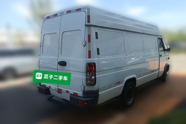 Used Iveco Daily 2017 2.8T V40 Cargo Van Mid-Roof 3/6 Seats 43S5 Rear Right 45 Deg