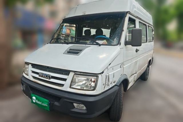 Used Iveco Daily 2017 2.5T A35 Passenger Van 5-7 Seats Model 47Z5