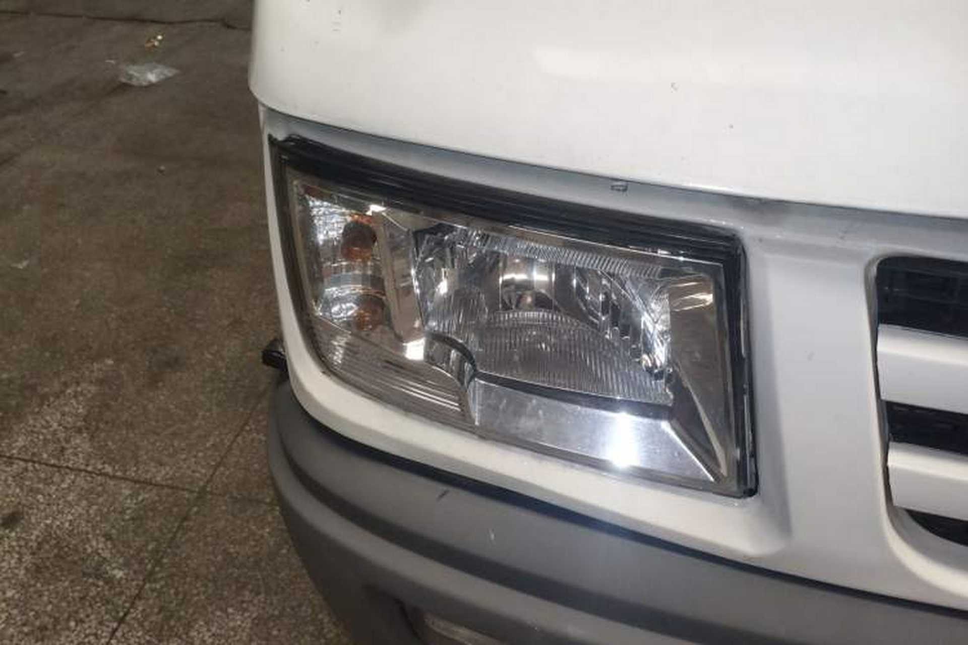 Used Iveco Daily 2017 2.8T V35 Cargo Van Mid-Roof 3/6 Seats 43S5 Right Front Headlight