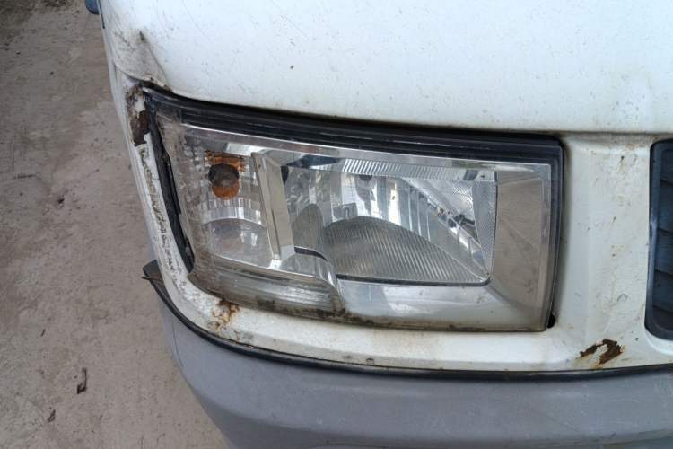 Used Iveco Daily 2017 2.5T A35 Low-Roof 5-7 Seater Passenger Van 47Z5 Right Front Headlight