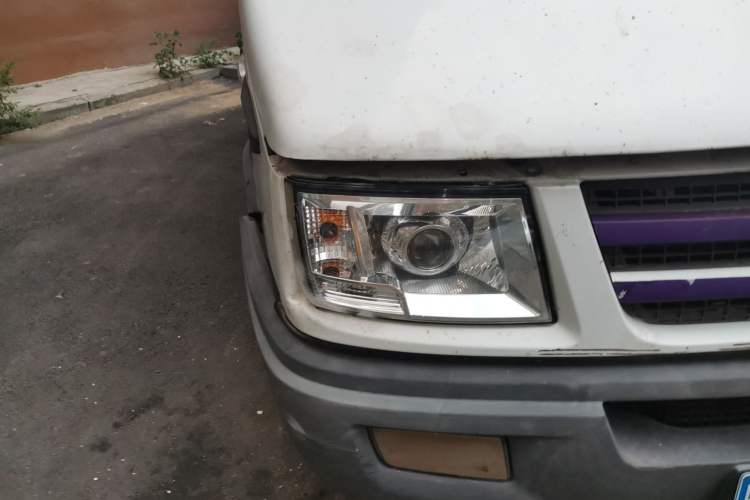 Used Iveco Daily 2017 2.8T V35 Box Truck 3 Seats 43S5 Right Front Headlight