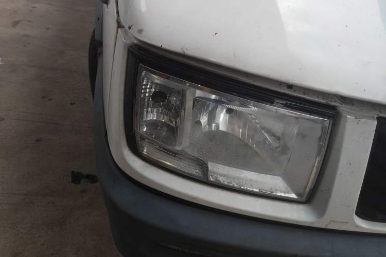 Used Iveco Daily 2017 2.5T A35 Passenger Van 5-7 Seats Model 47Z5 Right Front Headlight