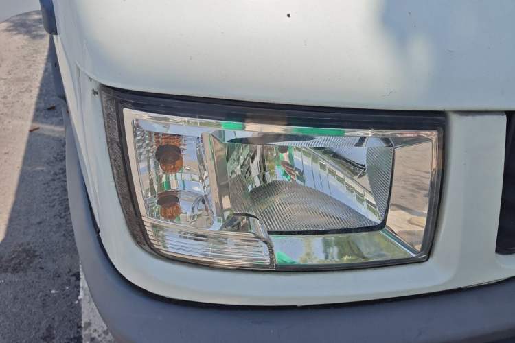Used Iveco Daily 2017 2.5T A35 Passenger Van 5-7 Seats Model 47Z5 Right Front Headlight