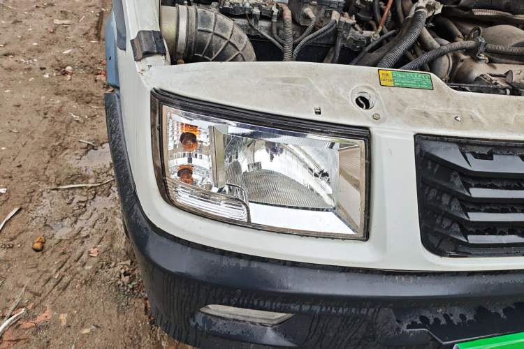 Used Iveco Daily 2017 2.5T A35 Low-Roof 5-7 Seater Passenger Van 47Z5 Right Front Headlight