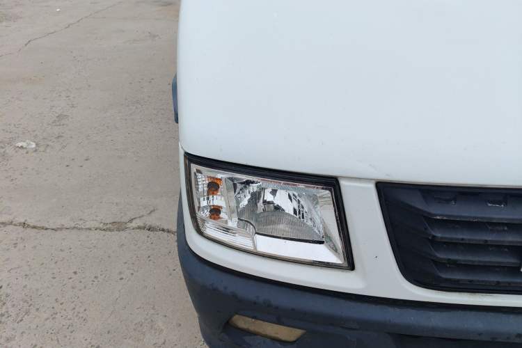 Used Iveco Daily 2017 2.5T A35 Passenger Van 5-7 Seats Model 47Z5 Right Front Headlight