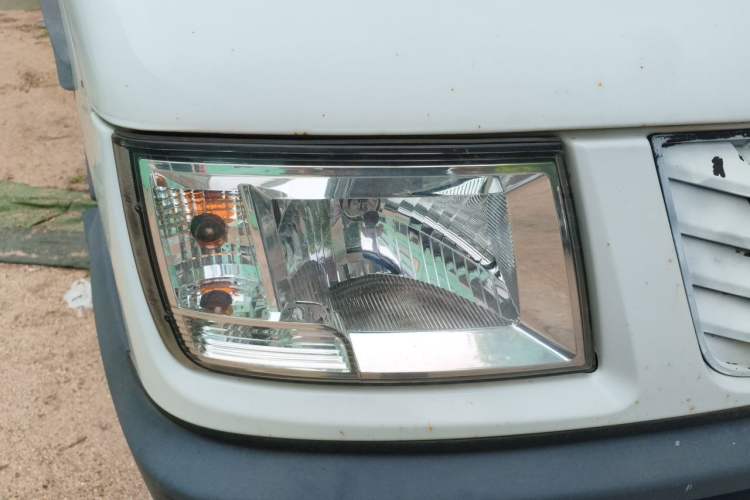 Used Iveco Daily 2017 2.5T A35 Low-Roof 5-7 Seater Passenger Van 47Z5 Right Front Headlight
