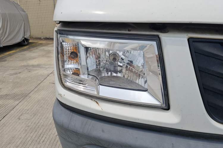 Used Iveco Daily 2017 2.8T V35 Box Truck 3 Seats 43S5 Right Front Headlight