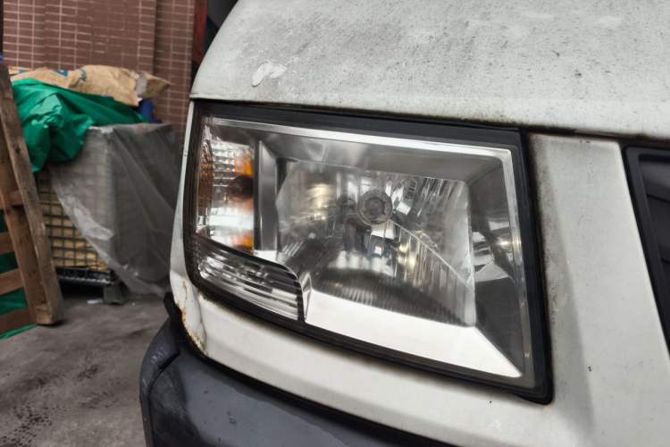 Used Iveco Daily 2017 2.5T A35 Passenger Van 5-7 Seats Model 47Z5 Right Front Headlight