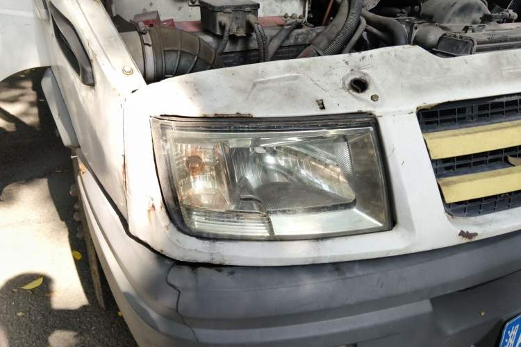 Used Iveco Daily 2017 2.5T A35 Passenger Van 5-7 Seats Model 47Z5 Right Front Headlight