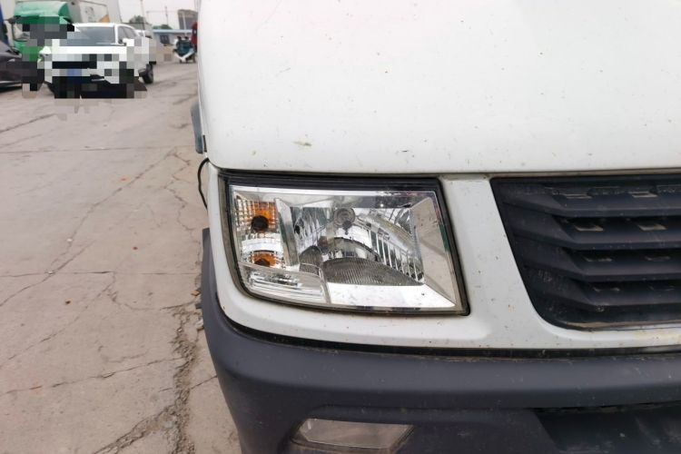 Used Iveco Daily 2017 2.5T A35 Passenger Van 5-7 Seats Model 47Z5 Right Front Headlight