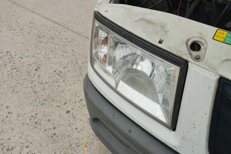 Used Iveco Daily 2017 2.5T A35 Passenger Van 5-7 Seats Model 47Z5 Right Front Headlight