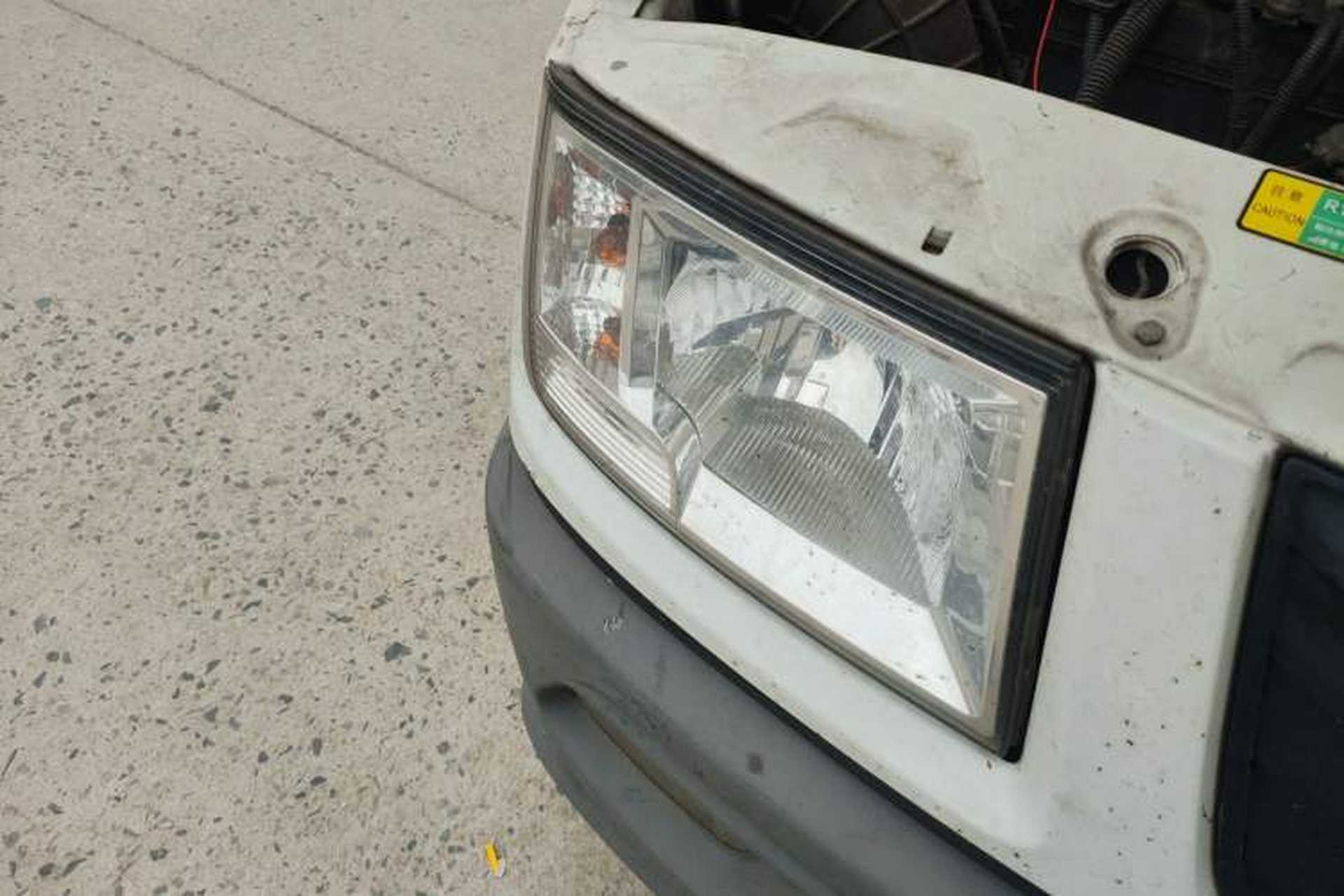 Used Iveco Daily 2017 2.5T A35 Passenger Van 5-7 Seats Model 47Z5 Right Front Headlight