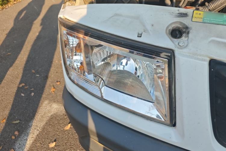 Used Iveco Daily 2017 2.5T A35 Passenger Van 5-7 Seats Model 47Z5 Right Front Headlight