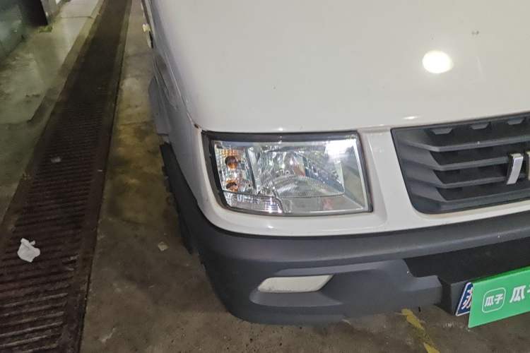 Used Iveco Daily 2017 2.5T A35 Passenger Van 5-7 Seats Model 47Z5 Right Front Headlight