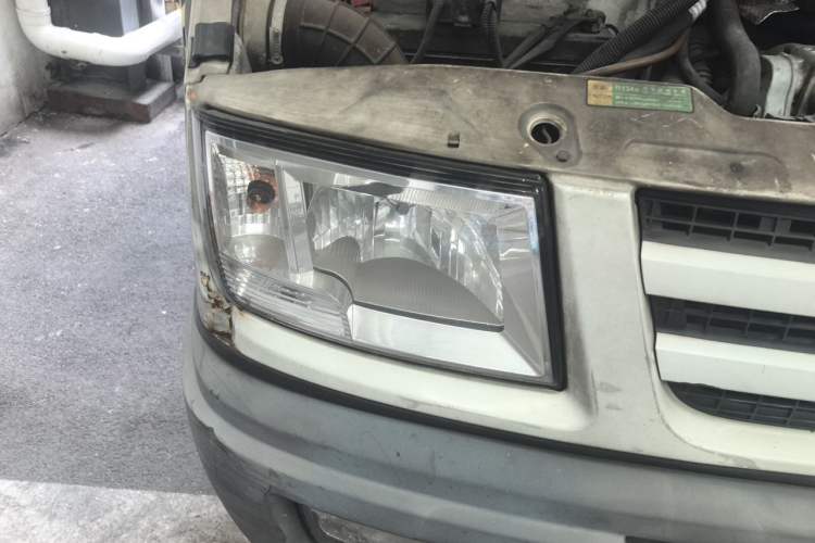 Used Iveco Daily 2017 2.8T V35 Cargo Van Mid-Roof 3/6 Seats 43S5 Right Front Headlight
