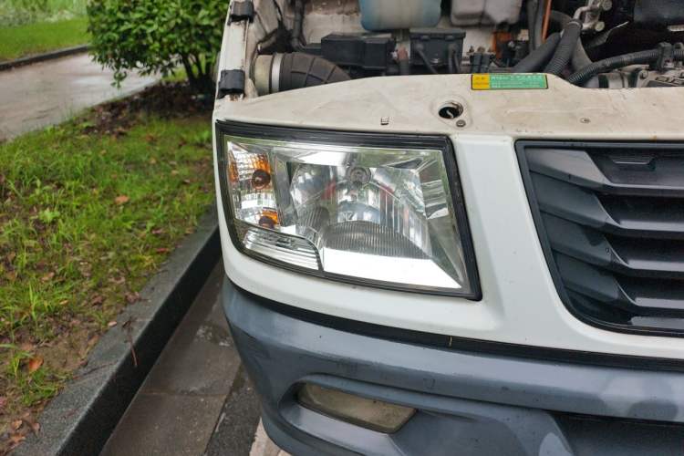 Used Iveco Daily 2017 2.5T A35 Low-Roof 5-7 Seater Passenger Van 47Z5 Right Front Headlight