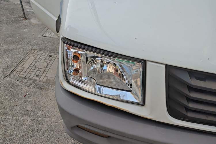 Used Iveco Daily 2017 2.5T A35 Passenger Van 5-7 Seats Model 47Z5 Right Front Headlight