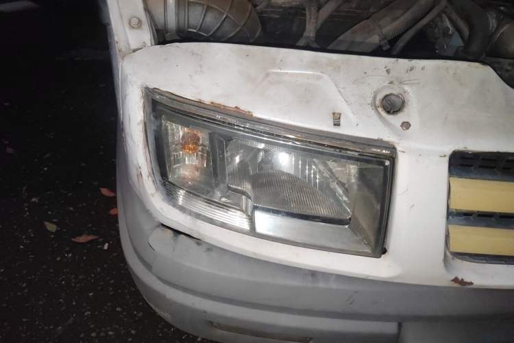 Used Iveco Daily 2017 2.5T A35 Passenger Van 5-7 Seats Model 47Z5 Right Front Headlight