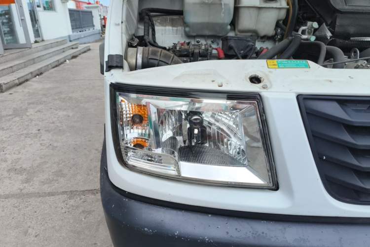 Used Iveco Daily 2017 2.5T A35 Low-Roof 5-7 Seater Passenger Van 47Z5 Right Front Headlight