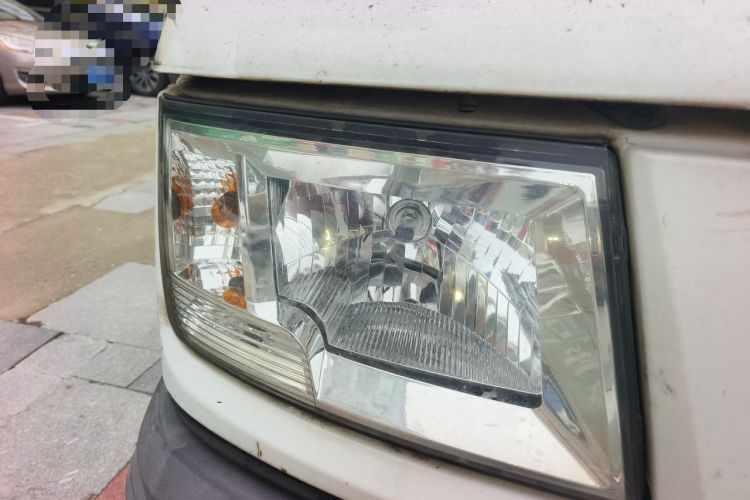 Used Iveco Daily 2017 2.5T A35 Passenger Van 5-7 Seats Model 47Z5 Right Front Headlight