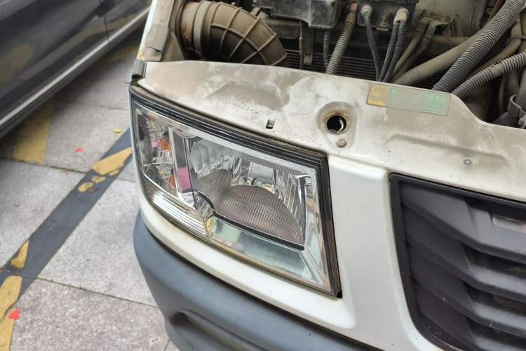 Used Iveco Daily 2017 2.5T A35 Passenger Van 5-7 Seats Model 47Z5 Right Front Headlight