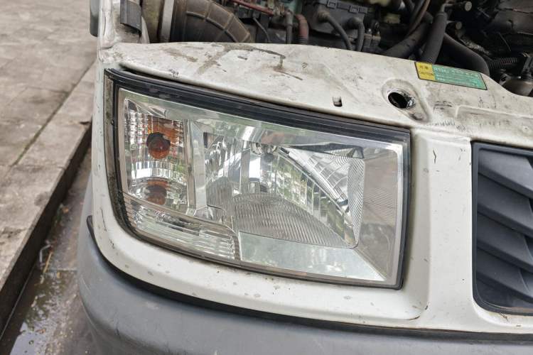 Used Iveco Daily 2017 2.5T A35 Passenger Van 5-7 Seats Model 47Z5 Right Front Headlight