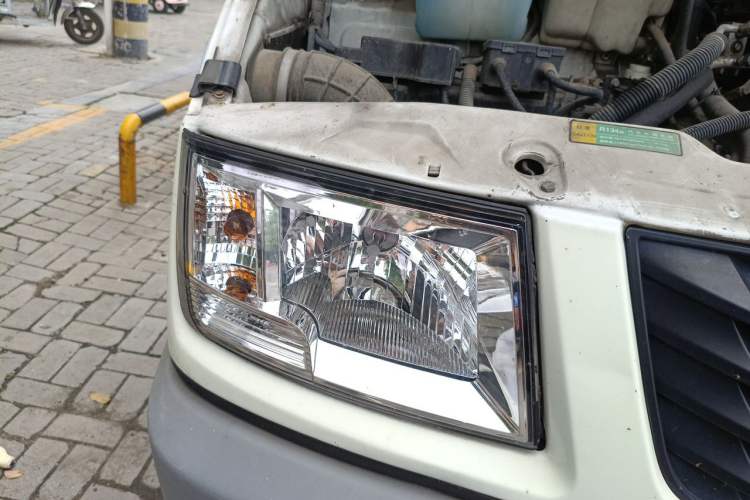 Used Iveco Daily 2017 2.5T A35 Passenger Van 5-7 Seats Model 47Z5 Right Front Headlight