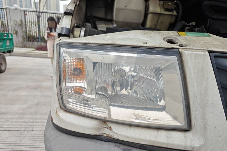 Used Iveco Daily 2017 2.5T A35 Passenger Van 5-7 Seats Model 47Z5 Right Front Headlight