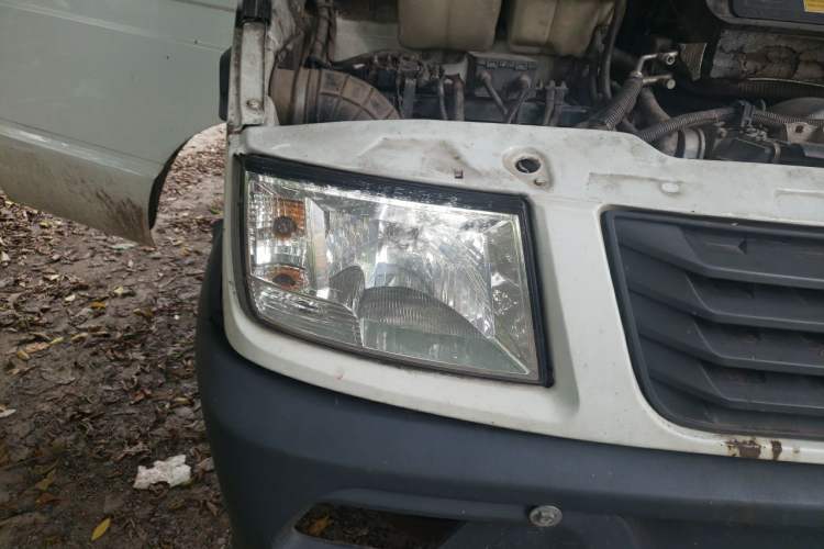 Used Iveco Daily 2017 2.5T A35 Passenger Van 5-7 Seats Model 47Z5 Right Front Headlight