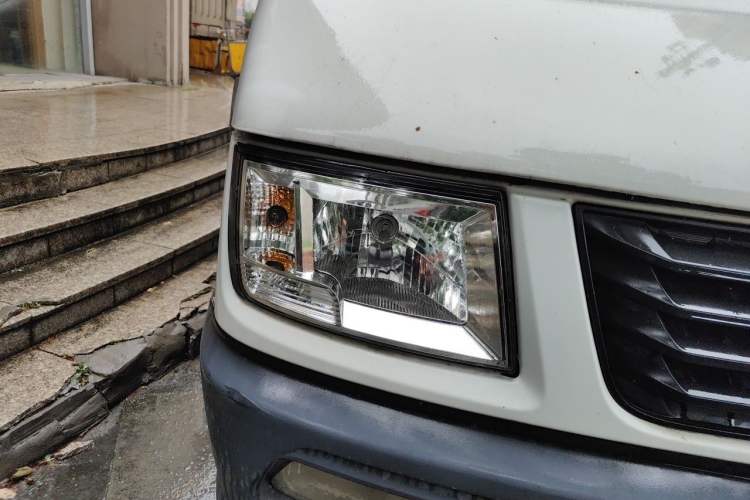 Used Iveco Daily 2017 2.5T A35 Passenger Van 5-7 Seats Model 47Z5 Right Front Headlight