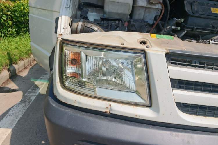 Used Iveco Daily 2017 2.5T A35 Low-Roof 5-7 Seater Passenger Van 47Z5 Right Front Headlight