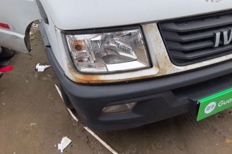 Used Iveco Daily 2017 2.8T V35 Cargo Van Mid-Roof 3/6 Seats 43S5 Right Front Headlight