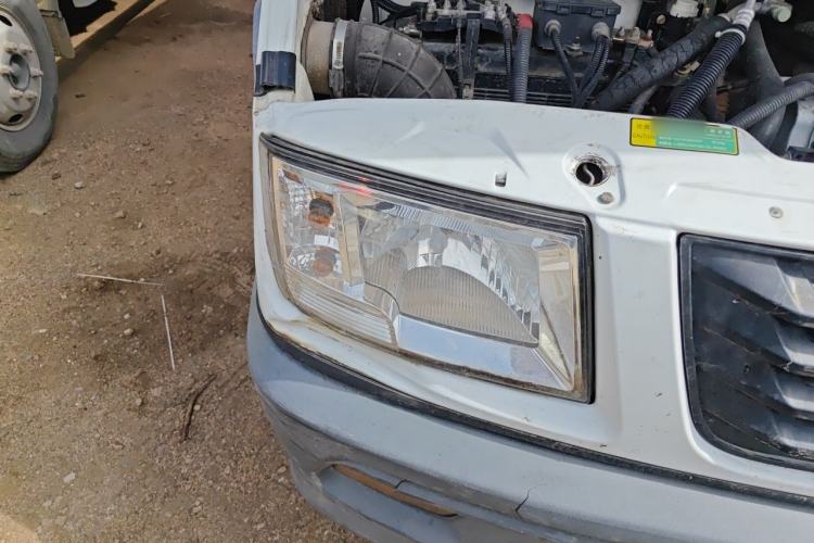 Used Iveco Daily 2017 2.5T A35 Passenger Van 5-7 Seats Model 47Z5 Right Front Headlight