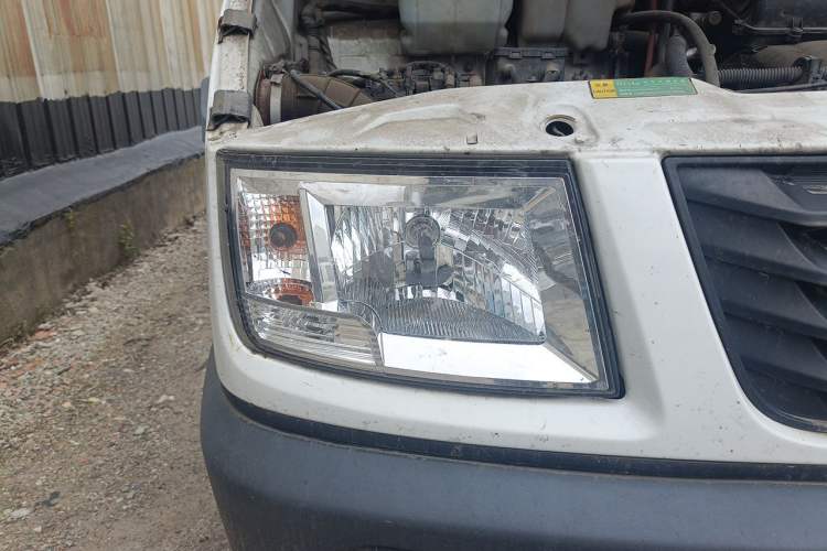 Used Iveco Daily 2017 2.5T A35 Passenger Van 5-7 Seats Model 47Z5 Right Front Headlight