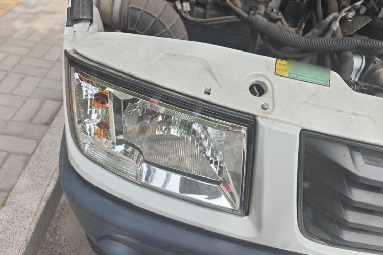 Used Iveco Daily 2017 2.5T A35 Passenger Van 5-7 Seats Model 47Z5 Right Front Headlight