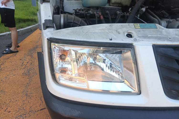 Used Iveco Daily 2017 2.8T V40 Cargo Van Mid-Roof 3/6 Seats 43S5 Right Front Headlight