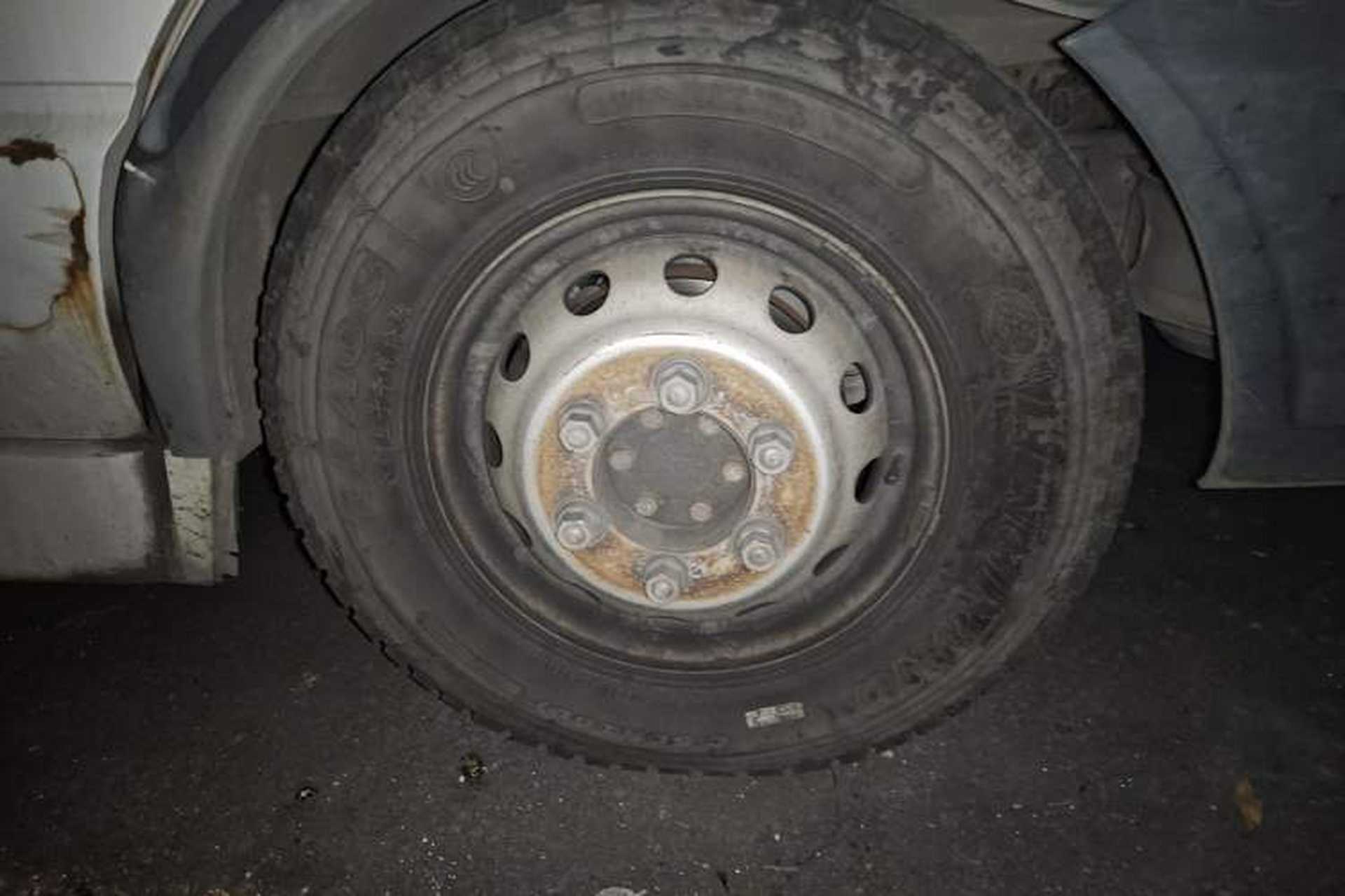Used Iveco Daily 2017 2.5T A35 Passenger Van 5-7 Seats Model 47Z5 Right Front Wheel Hub