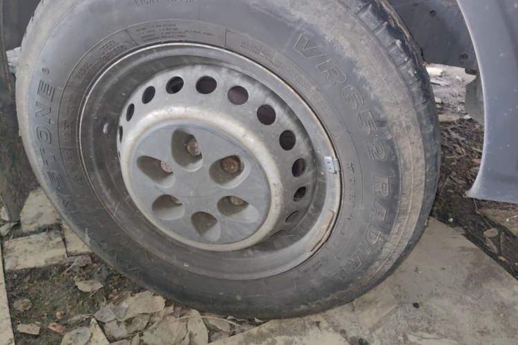 Used Iveco Daily 2017 2.5T A35 Passenger Van 5-7 Seats Model 47Z5 Right Front Wheel Hub