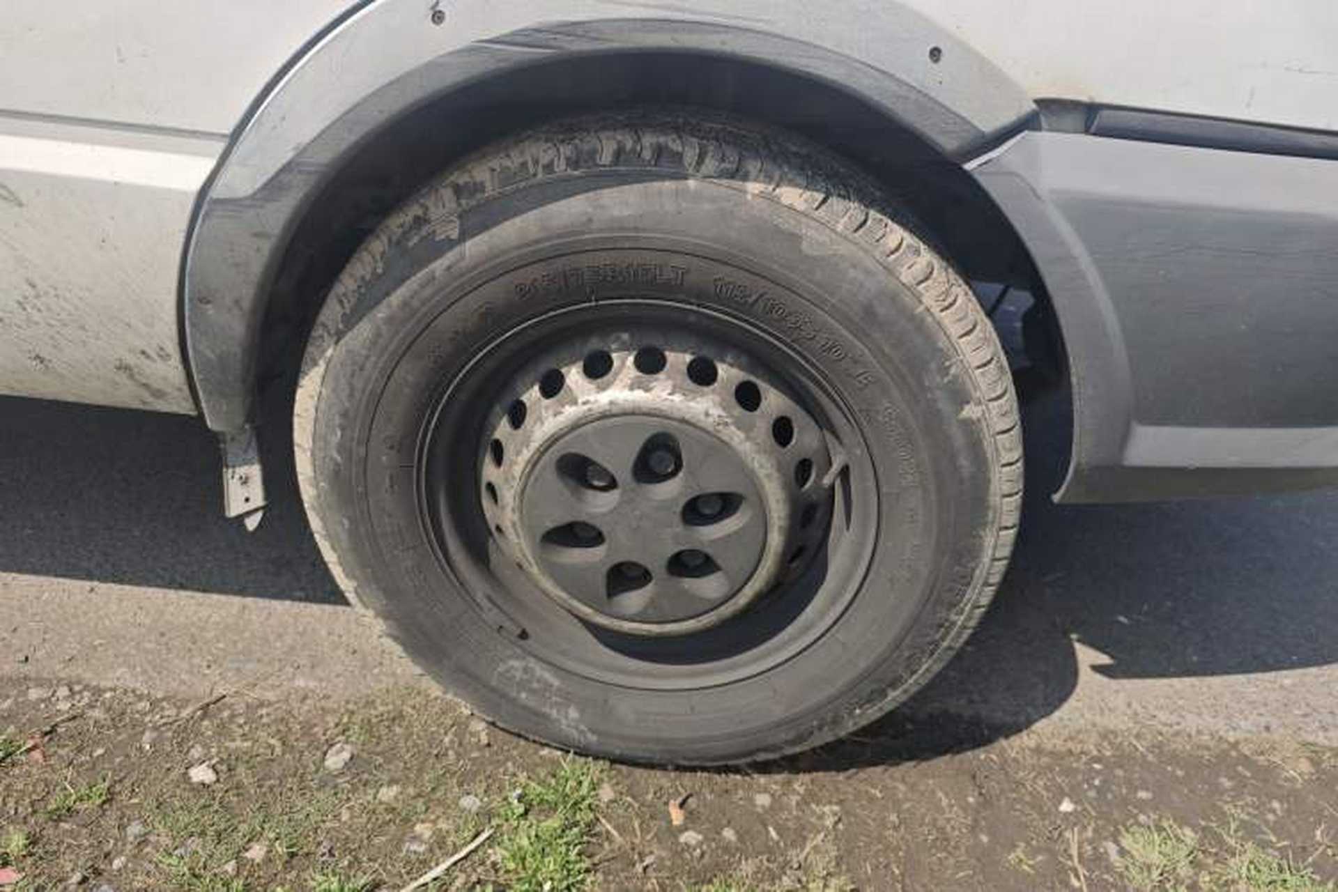 Used Iveco Daily 2017 2.5T A35 Passenger Van 5-7 Seats Model 47Z5 Right Front Wheel Hub