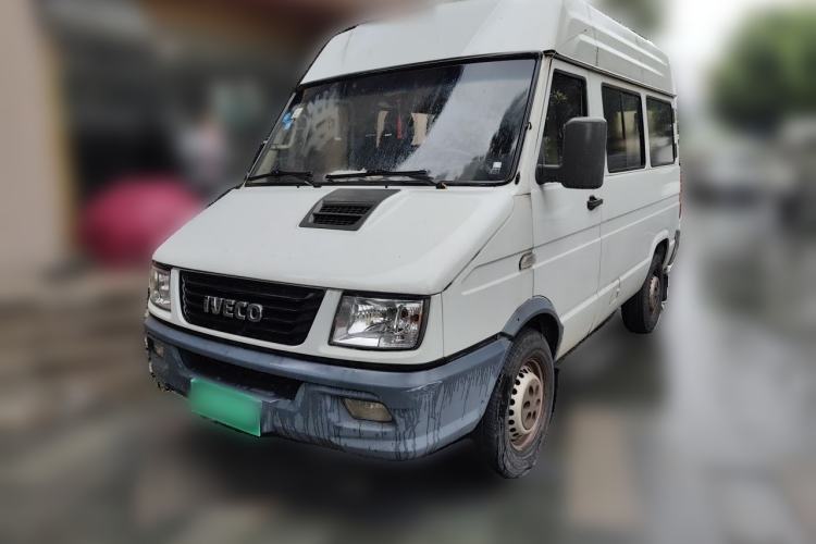 Used Iveco Daily 2017 2.5T A35 Passenger Van 5-7 Seats Model 47Z5 Guazi used car, China used car export, Used car for sale, Used cars, Cheapest cars for sale