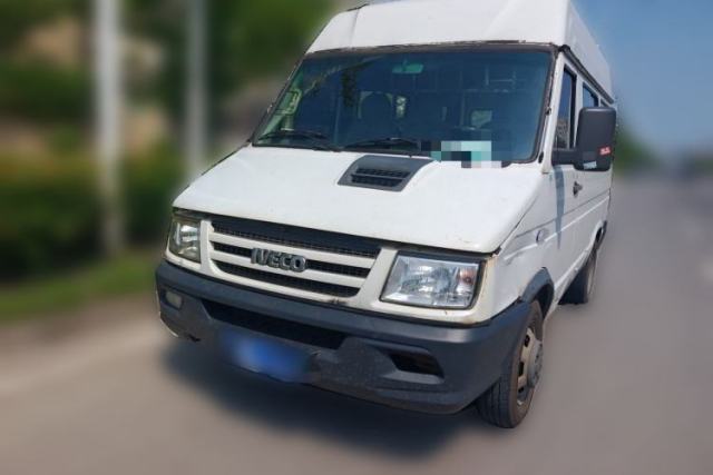 Used Iveco Daily 2017 2.5T A35 Low-Roof 5-7 Seater Passenger Van 47Z5