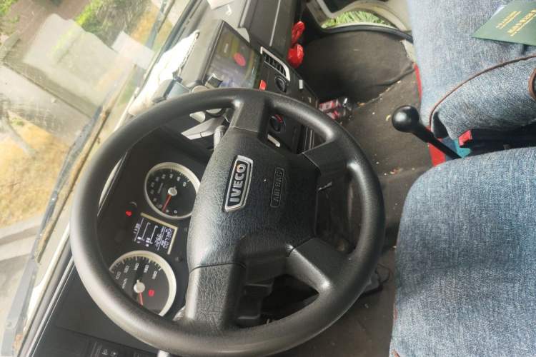 Used Iveco Daily 2017 2.5T A35 Passenger Van 5-7 Seats Model 47Z5 Steering Wheel