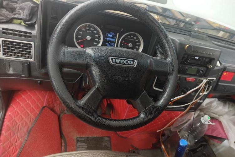 Used Iveco Daily 2017 2.5T A35 Passenger Van 5-7 Seats Model 47Z5 Steering Wheel