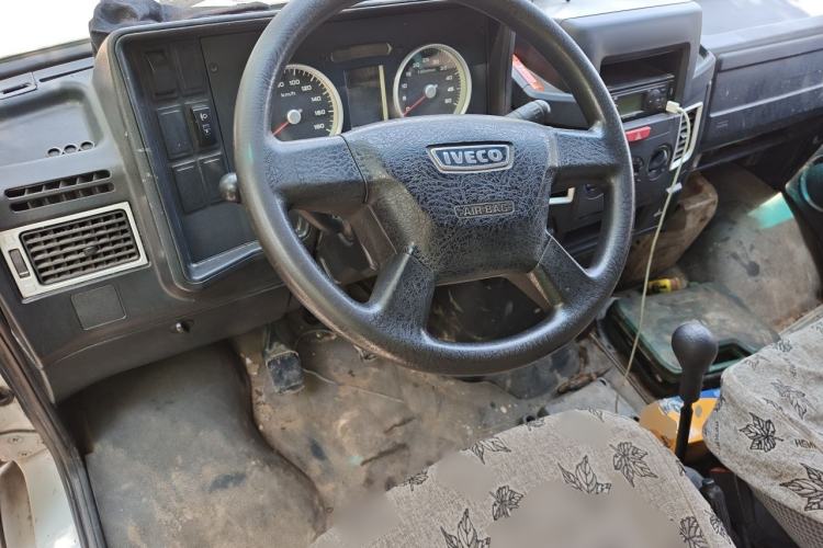 Used Iveco Daily 2017 2.5T A35 Passenger Van 5-7 Seats Model 47Z5 Steering Wheel