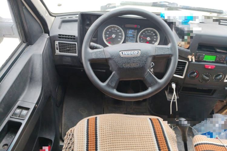 Used Iveco Daily 2017 2.5T A35 Passenger Van 5-7 Seats Model 47Z5 Steering Wheel