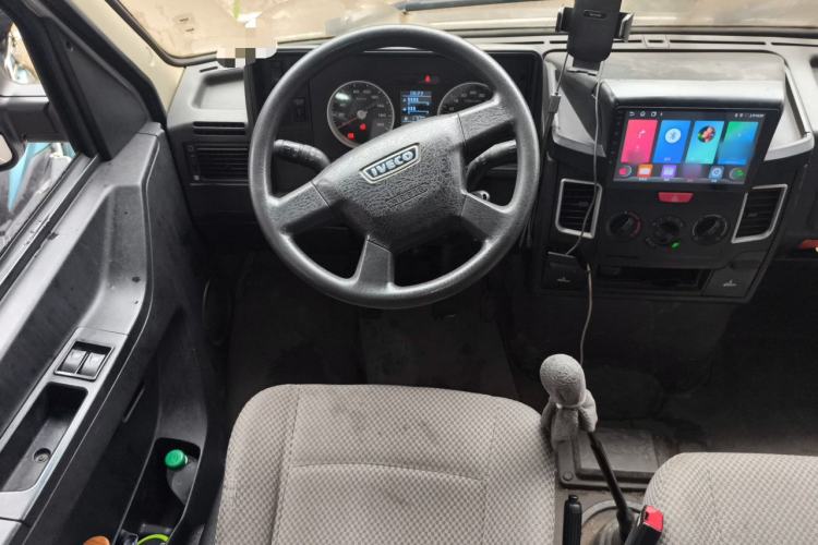 Used Iveco Daily 2017 2.5T A35 Passenger Van 5-7 Seats Model 47Z5 Steering Wheel