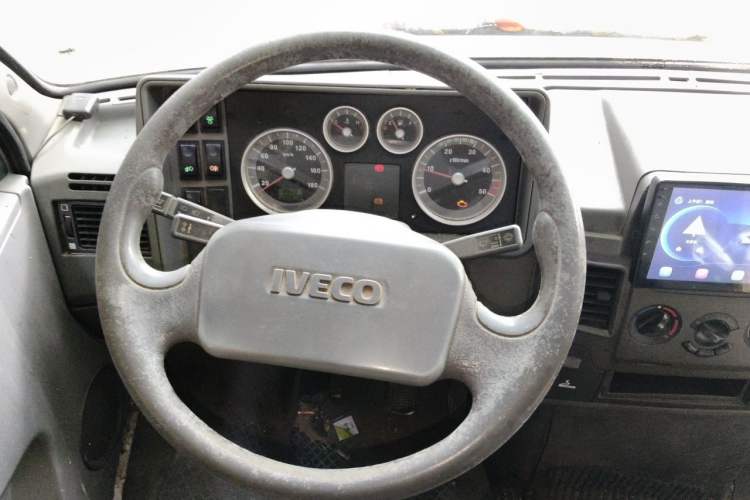 Used Iveco Daily 2017 2.5T A35 Passenger Van 5-7 Seats Model 47Z5 Steering Wheel