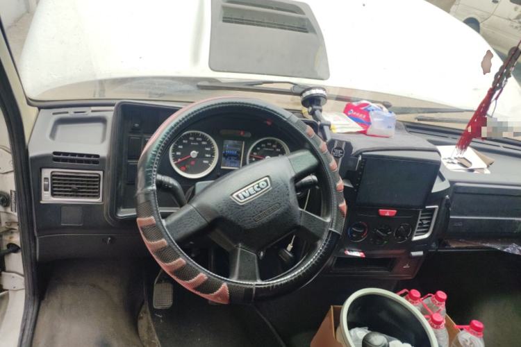 Used Iveco Daily 2017 2.5T A35 Passenger Van 5-7 Seats Model 47Z5 Steering Wheel